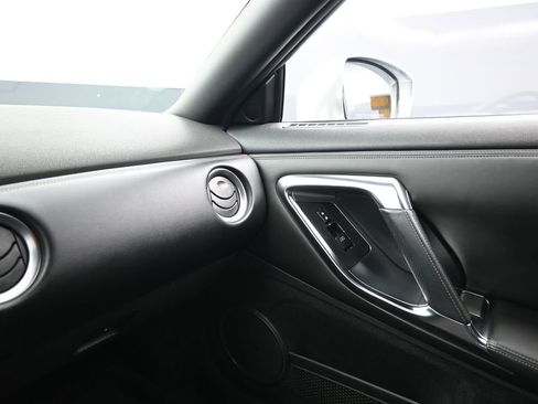 Used 2011 Nissan GT-R Premium AWD/4WD image 16