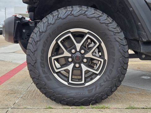 Used 2025 Jeep Wrangler Unlimited Rubicon AWD/4WD image 7