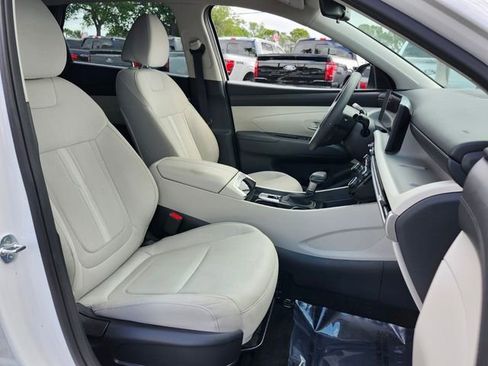 Used 2025 Hyundai Tucson SEL FWD image 16