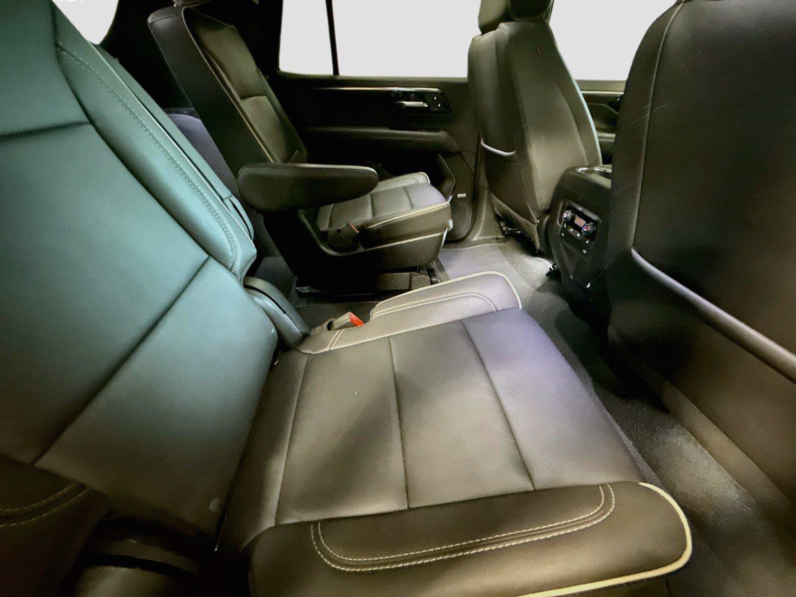 Used 2026 Chevrolet Tahoe Premier w/ Sun And Tow Package AWD/4WD image 28