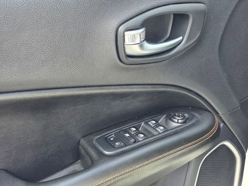 Used 2021 Jeep Compass Limited FWD image 11