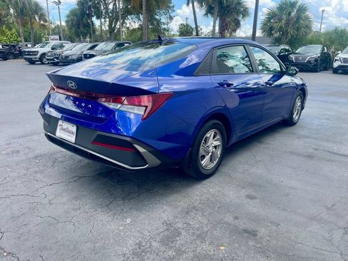 Used 2025 Hyundai Elantra SE FWD image 5