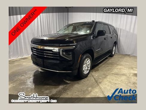 Used 2025 Chevrolet Suburban LT AWD/4WD image 1