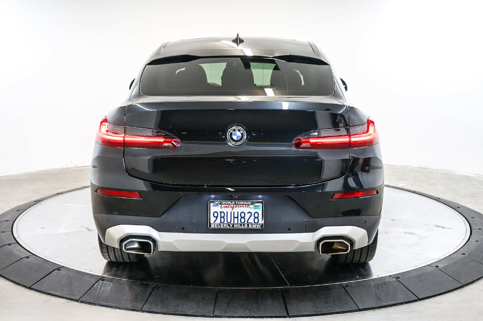 Used 2022 BMW X4 xDrive30i w/ Parking Assistance Package AWD/4WD image 8