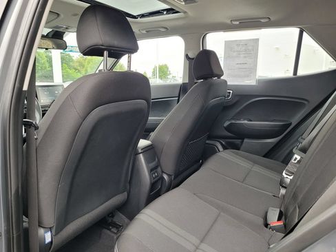 Used 2025 Hyundai Venue SEL FWD image 15