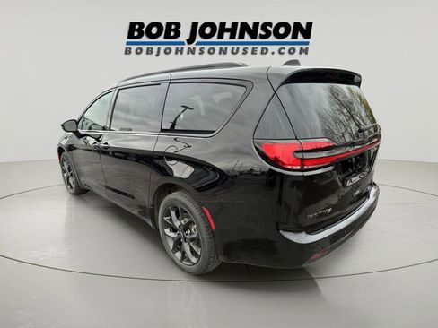 Used 2024 Chrysler Pacifica Limited w/ S Appearance Package AWD/4WD image 5