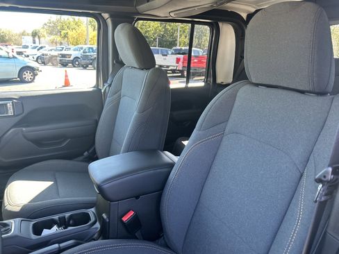 New 2025 Jeep Gladiator Sport image 12