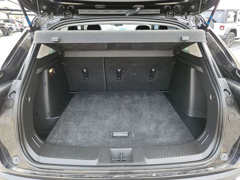 Used 2025 Chevrolet Trax LT w/ LT Convenience Package FWD image 28