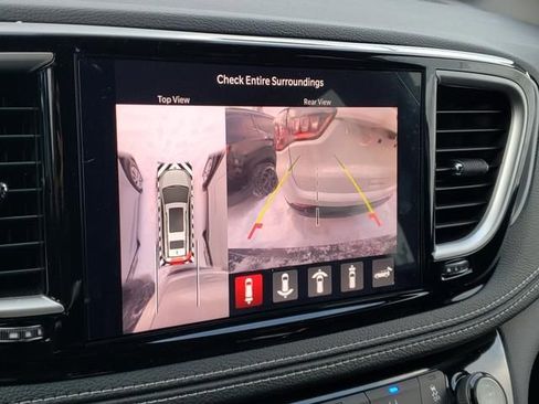 New 2026 Chrysler Pacifica Select w/ S Appearance Package FWD image 11