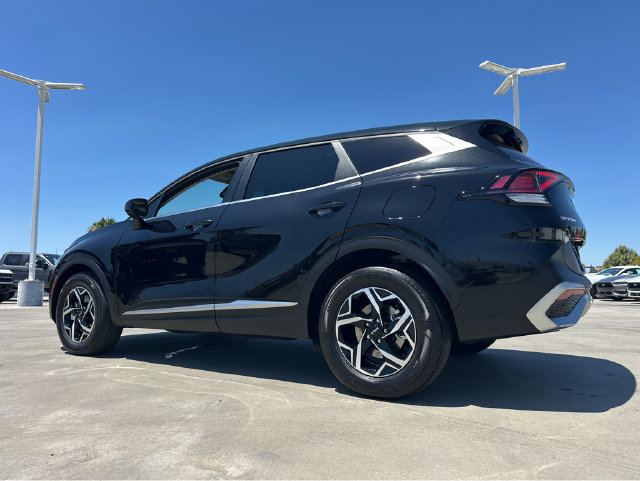 Used 2025 Kia Sportage LX FWD image 4