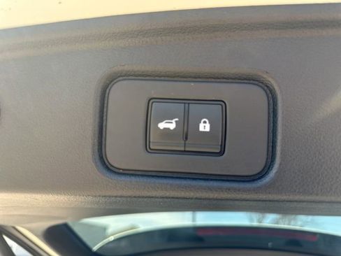 Used 2023 Nissan Pathfinder SL w/ Lighting Package (N92) FWD image 33
