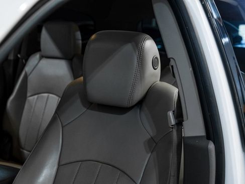 Used 2017 Chevrolet Traverse Premier FWD image 32