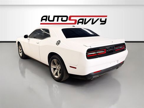 Used 2022 Dodge Challenger SXT image 5