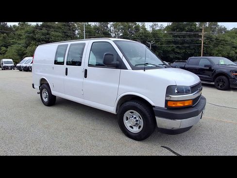 Used 2025 Chevrolet Express 2500 w/ Driver Convenience Package RWD image 2