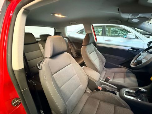 Used 2012 Volkswagen Golf 2-Door image 12