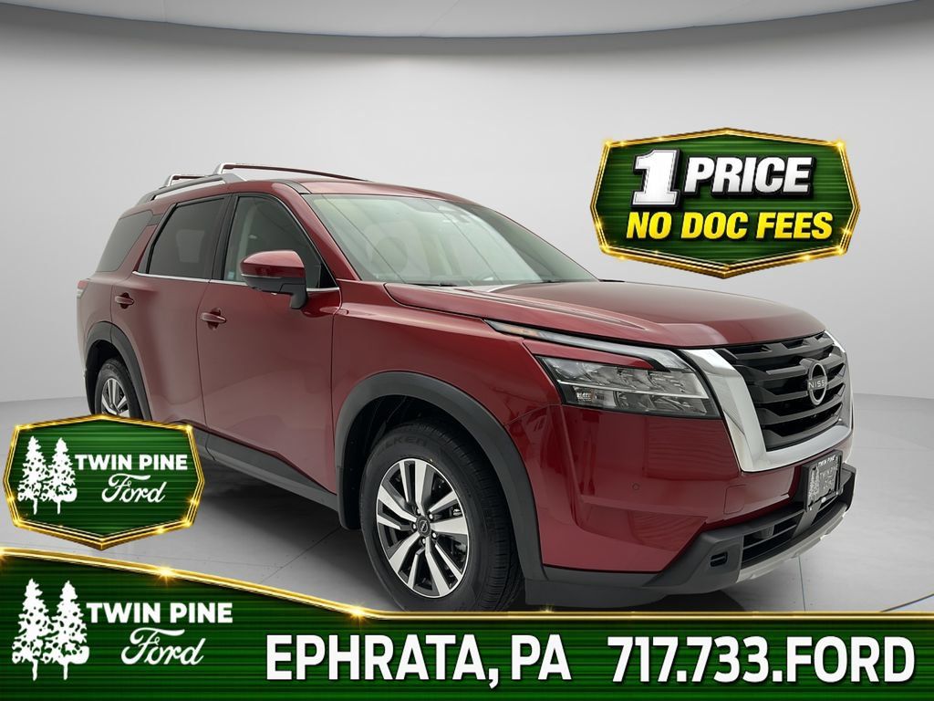 Used 2024 Nissan Pathfinder SL AWD/4WD image 1