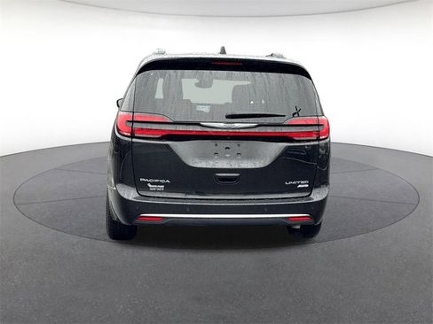 Used 2023 Chrysler Pacifica Limited image 4