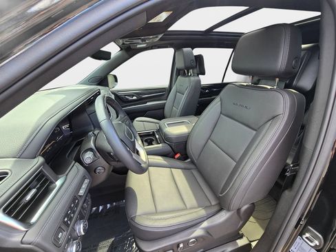 Used 2024 GMC Yukon Denali w/ Advanced Technology Package AWD/4WD image 18