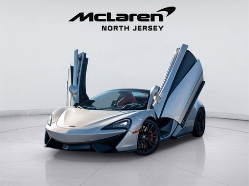 Used 2018 McLaren 570S Spider image 3