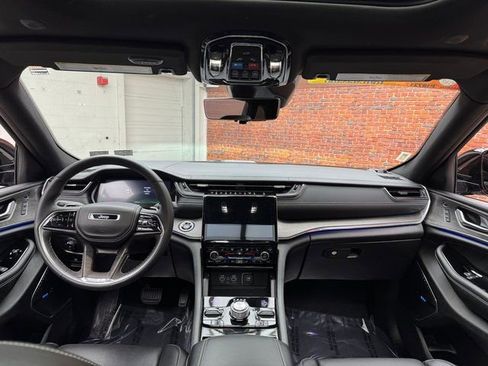 Used 2024 Jeep Grand Cherokee Overland w/ Luxury Tech Group IV image 12