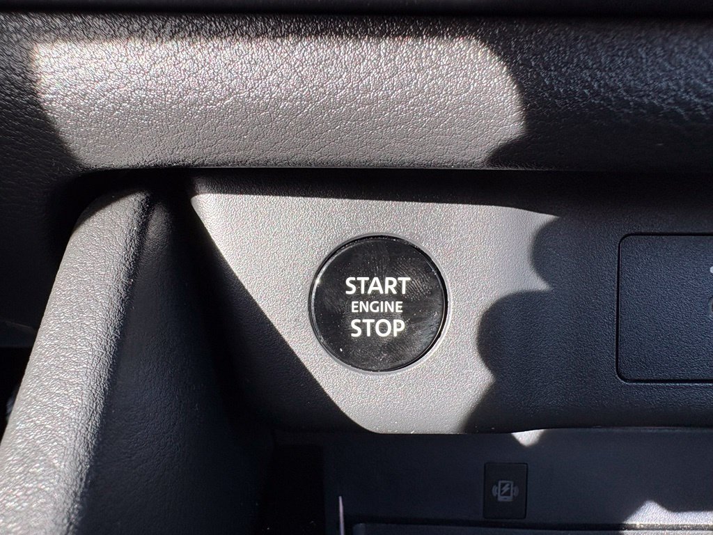 Used 2024 Nissan Rogue SL AWD/4WD image 27