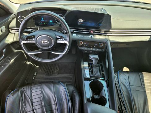 Certified 2023 Hyundai Elantra Limited FWD image 11