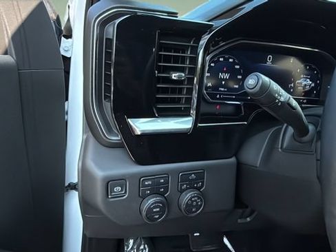 Used 2025 Chevrolet Silverado 1500 LT Trail Boss w/ Convenience Package II AWD/4WD image 22