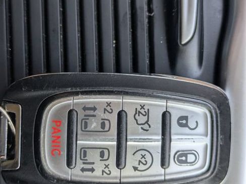 Used 2023 Chrysler Pacifica Touring-L FWD image 30