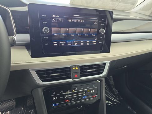 New 2026 Volkswagen Taos SE image 19