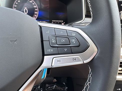 New 2025 Volkswagen Taos SE image 18