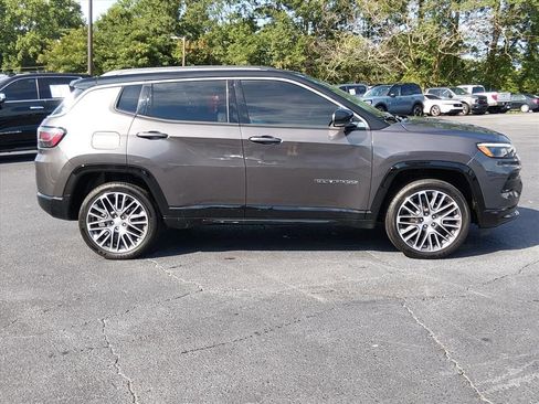 Used 2022 Jeep Compass Limited w/ Elite Group AWD/4WD image 3