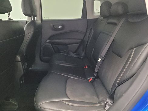 Used 2018 Jeep Compass Latitude w/ Cold Weather Group AWD/4WD image 18