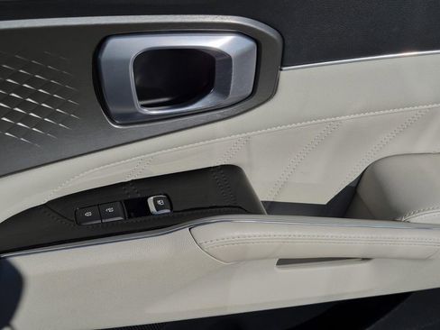 Used 2023 Kia Sorento SX image 14