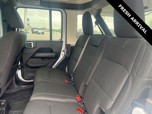 Used 2019 Jeep Wrangler Unlimited Sahara image 10