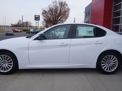 New 2024 Alfa Romeo Giulia Sprint image 5