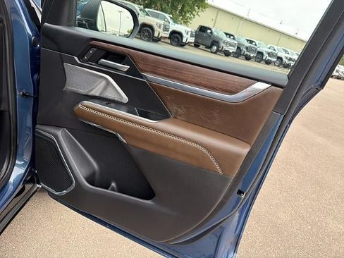 Used 2026 GMC Acadia Denali Ultimate w/ LPO, Floor Liner Package AWD/4WD image 15