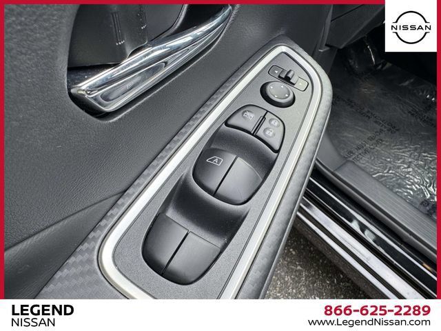 Used 2025 Nissan Versa SR w/ Trunk Package FWD image 17