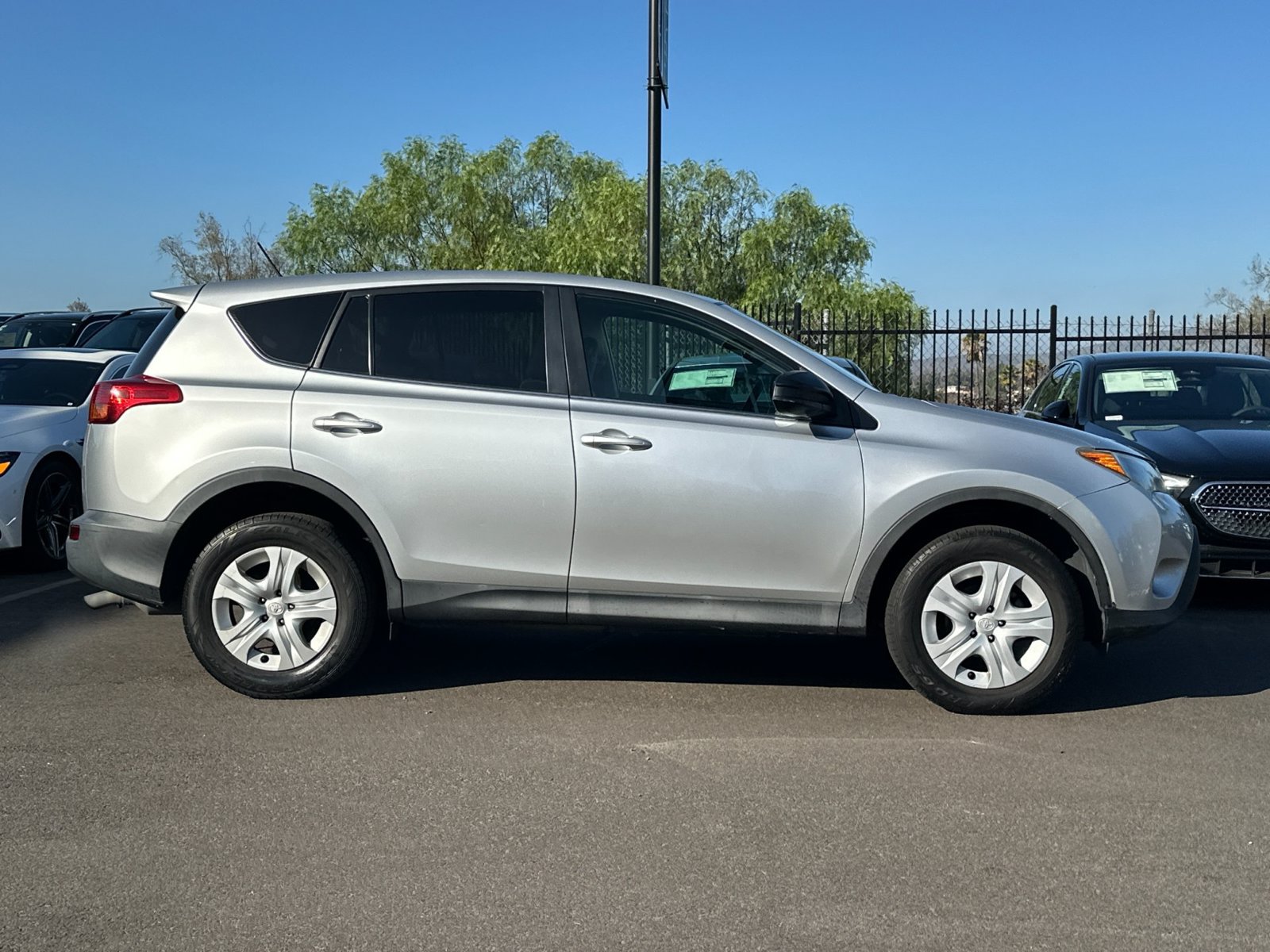 Used 2015 Toyota RAV4 LE FWD image 2