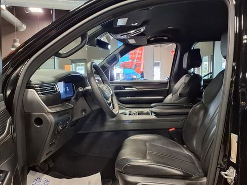 Used 2024 Jeep Wagoneer L Series II w/ Flexible Seating Group image 14