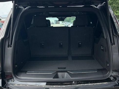 Used 2026 Cadillac Escalade ESV Luxury w/ LPO, Floor Liner Package AWD/4WD image 8