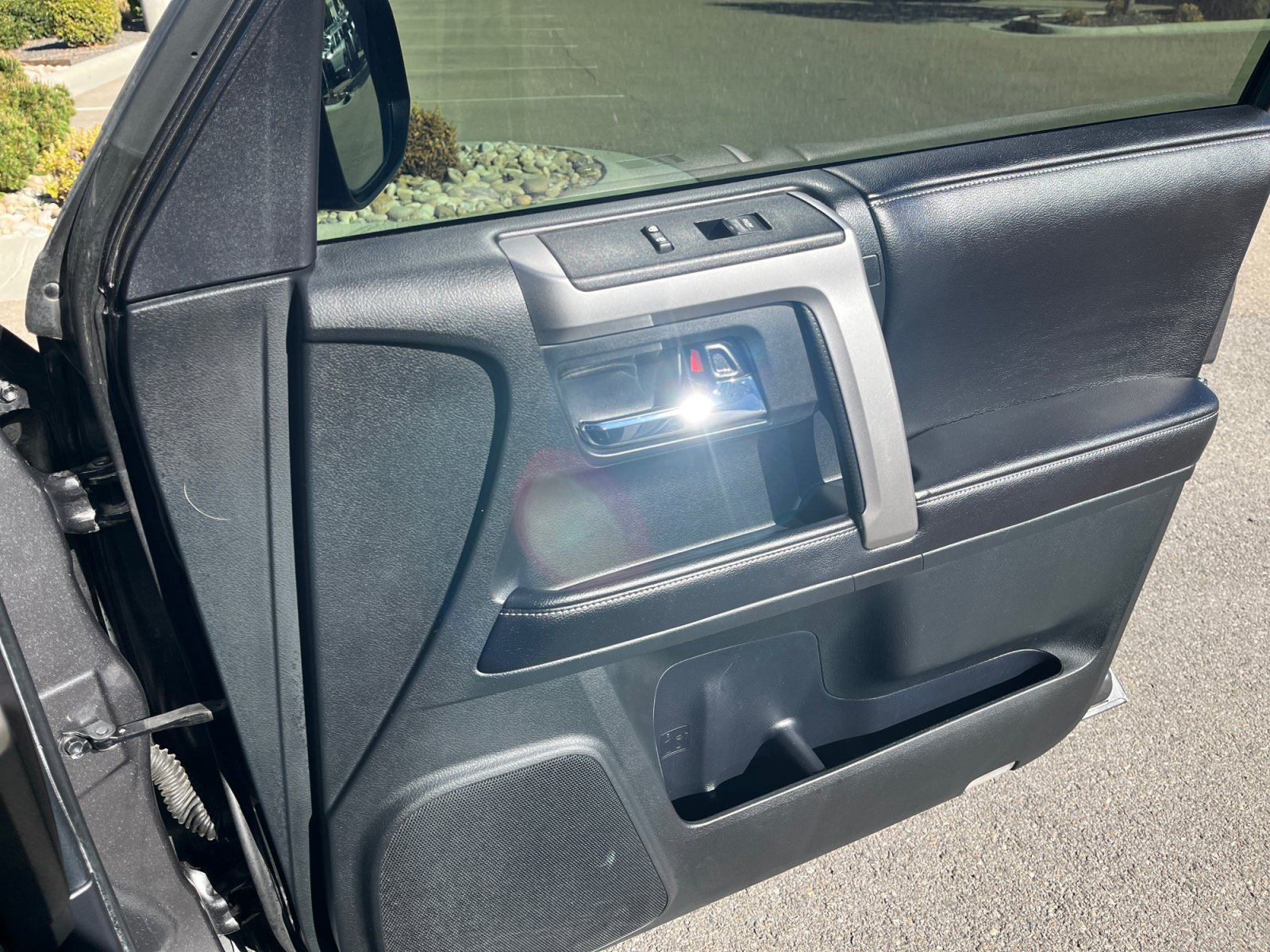 Used 2016 Toyota 4Runner SR5 AWD/4WD image 16