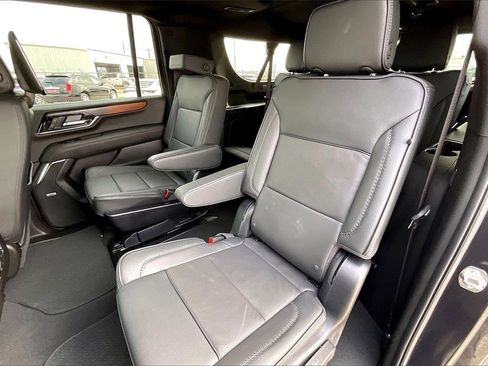 Used 2025 GMC Yukon XL Denali w/ Denali Reserve Package image 19