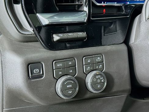 New 2026 Chevrolet Silverado 1500 High Country AWD/4WD image 11