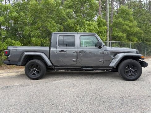 Used 2021 Jeep Gladiator Sport AWD/4WD image 2
