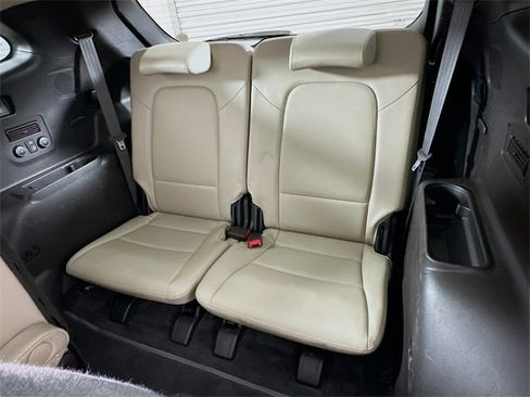 Used 2019 Hyundai Santa Fe Limited image 12