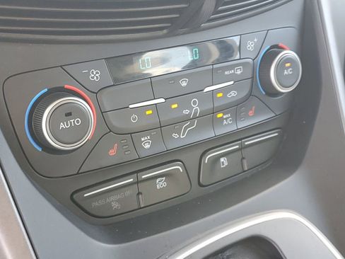 Used 2018 Ford C-MAX SE w/ Cold Weather Package image 34