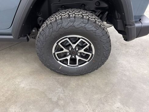 Used 2025 Jeep Wrangler Unlimited Rubicon image 19