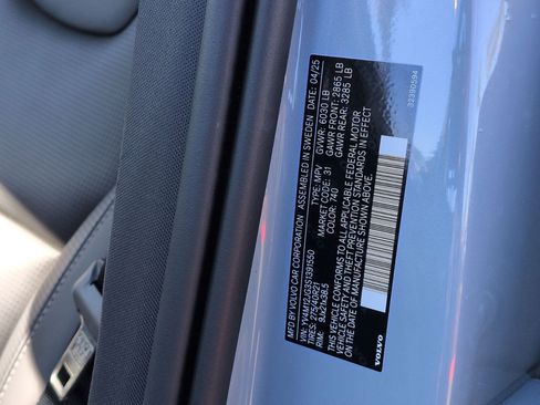 Used 2025 Volvo XC90 B5 Ultra w/ Protection Package Premier image 33