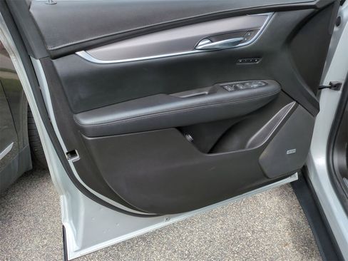 Certified 2018 Cadillac XT5 Luxury w/ Driver Awareness Package image 11