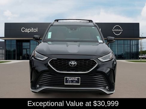 Used 2023 Toyota Highlander L image 2